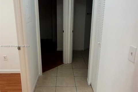 Copropriété à louer à Hialeah, Floride: 2 chambres, 90.86 m2 № 1352204 - photo 14