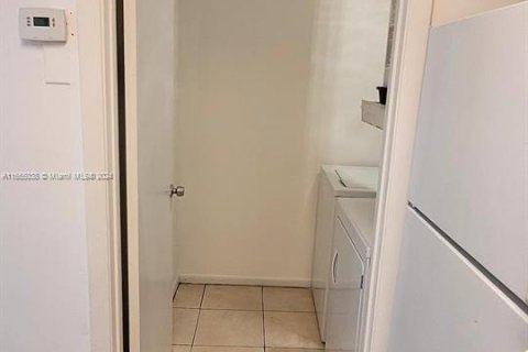 Condominio en alquiler en Hialeah, Florida, 2 dormitorios, 90.86 m2 № 1352204 - foto 16