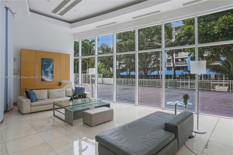 Condo in Miami, Florida, 1 bedroom  № 1352154 - photo 6