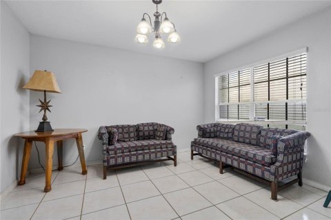 House in Kissimmee, Florida 4 bedrooms, 227.05 sq.m. № 1361187 - photo 11