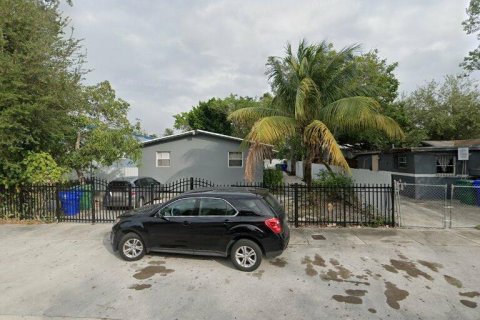 Commercial property in Miami, Florida 144.93 sq.m. № 1033698 - photo 1