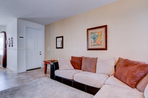 Touwnhouse à vendre à Doral, Floride: 4 chambres, 214.23 m2 № 1033299 - photo 5