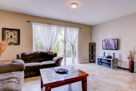 Townhouse in Doral, Florida 4 bedrooms, 214.23 sq.m. № 1033299 - photo 16