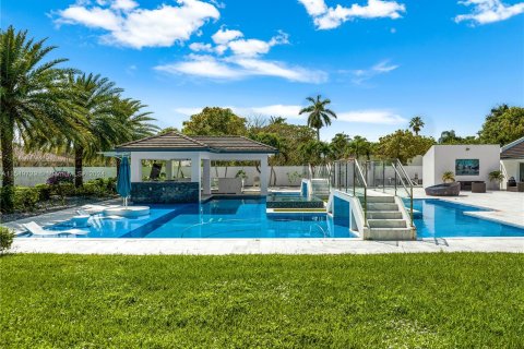 House in Miami, Florida 6 bedrooms, 466.46 sq.m. № 1064936 - photo 4