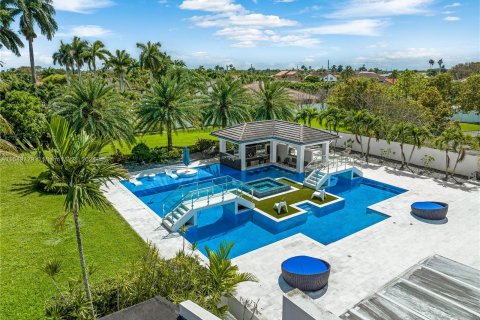 House in Miami, Florida 6 bedrooms, 466.46 sq.m. № 1064936 - photo 9