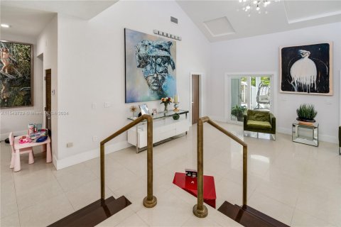 House in Miami, Florida 6 bedrooms, 466.46 sq.m. № 1064936 - photo 27