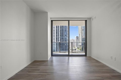 Condo in Miami, Florida, 3 bedrooms  № 1396772 - photo 12