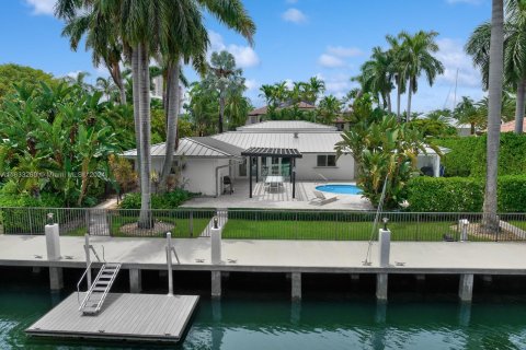 House in Fort Lauderdale, Florida 4 bedrooms, 278.52 sq.m. № 1293532 - photo 1