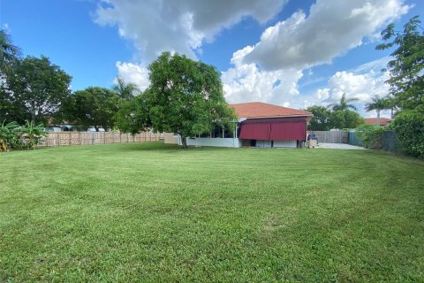 House in Miami, Florida 4 bedrooms, 196.49 sq.m. № 1396771 - photo 19