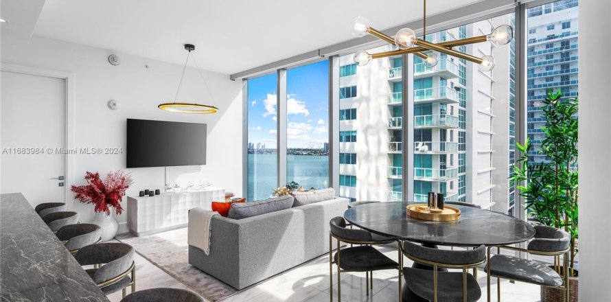 Condominio en Miami, Florida, 2 dormitorios  № 1418785