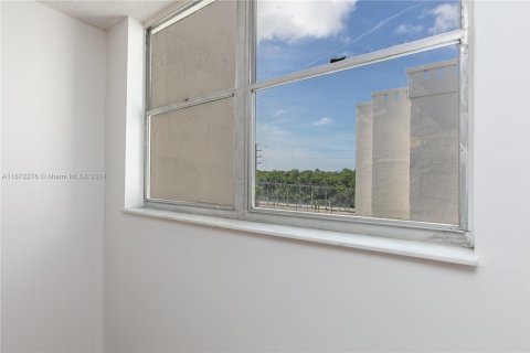 Condominio en venta en North Miami Beach, Florida, 1 dormitorio, 83.05 m2 № 1394706 - foto 15