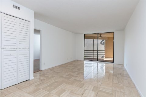 Condominio en venta en North Miami Beach, Florida, 1 dormitorio, 83.05 m2 № 1394706 - foto 6