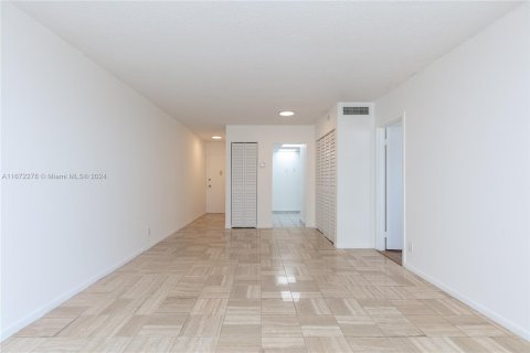 Condominio en venta en North Miami Beach, Florida, 1 dormitorio, 83.05 m2 № 1394706 - foto 4