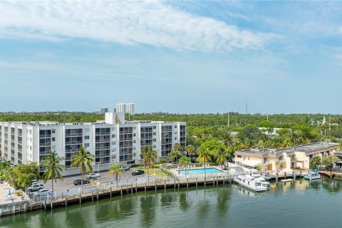 Condominio en venta en North Miami Beach, Florida, 1 dormitorio, 83.05 m2 № 1394706 - foto 9