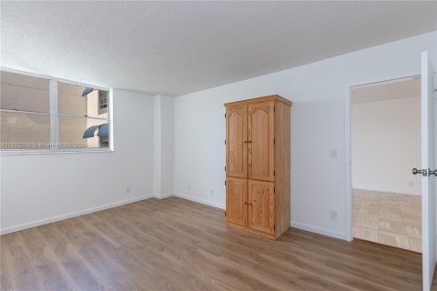 Copropriété à vendre à North Miami Beach, Floride: 1 chambre, 83.05 m2 № 1394706 - photo 17