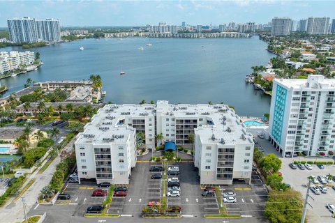 Condominio en venta en North Miami Beach, Florida, 1 dormitorio, 83.05 m2 № 1394706 - foto 8