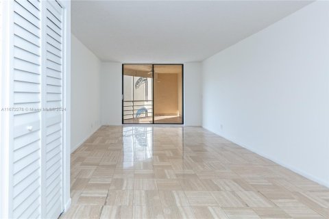 Condominio en venta en North Miami Beach, Florida, 1 dormitorio, 83.05 m2 № 1394706 - foto 3