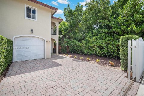 Condo in Miami, Florida, 3 bedrooms  № 1394730 - photo 22