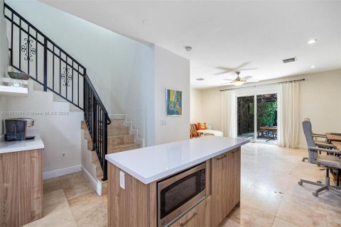 Condo in Miami, Florida, 3 bedrooms  № 1394730 - photo 7