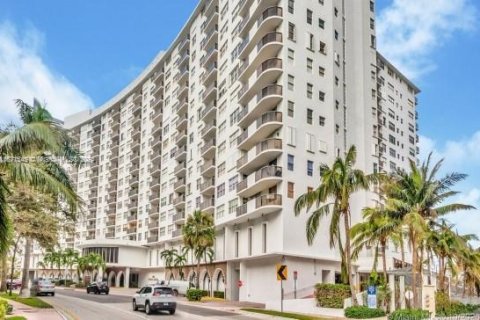 Copropriété à vendre à Miami Beach, Floride: 2 chambres, 118.08 m2 № 1394731 - photo 1