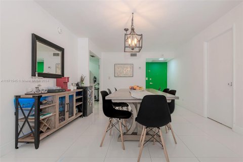 Copropriété à vendre à Miami Beach, Floride: 2 chambres, 118.08 m2 № 1394731 - photo 7