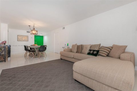 Condo in Miami Beach, Florida, 2 bedrooms  № 1394731 - photo 5