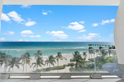 Condo in Sunny Isles Beach, Florida, 1 bedroom  № 1385983 - photo 1