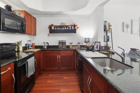 Condo in Miami, Florida, 1 bedroom  № 1385938 - photo 4