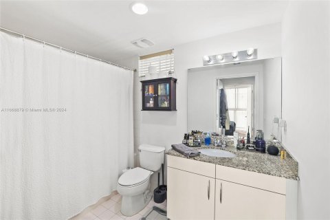 Condo in Miami, Florida, 1 bedroom  № 1385938 - photo 12