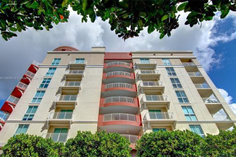 Condo in Miami, Florida, 1 bedroom  № 1385938 - photo 1