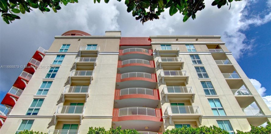 Condominio en Miami, Florida, 1 dormitorio  № 1385938