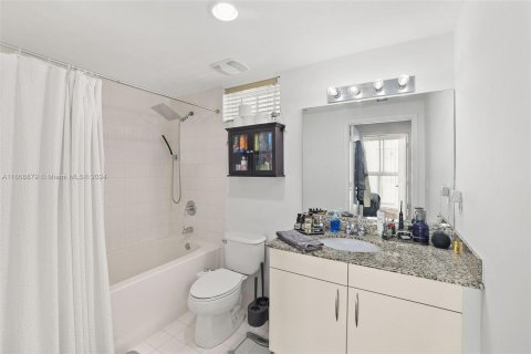 Condominio en venta en Miami, Florida, 1 dormitorio, 71.53 m2 № 1385938 - foto 13