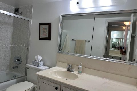 Condo in Hallandale Beach, Florida, 1 bedroom  № 1291302 - photo 19