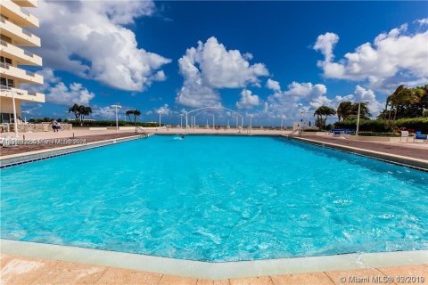 Condominio en venta en Hallandale Beach, Florida, 1 dormitorio, 68.84 m2 № 1291302 - foto 21