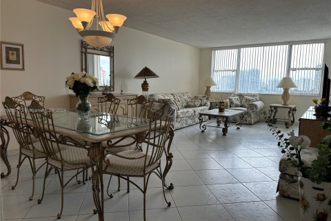 Copropriété à vendre à Hallandale Beach, Floride: 1 chambre, 68.84 m2 № 1291302 - photo 3