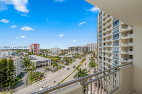 Condo in Hallandale Beach, Florida, 1 bedroom  № 1291302 - photo 6