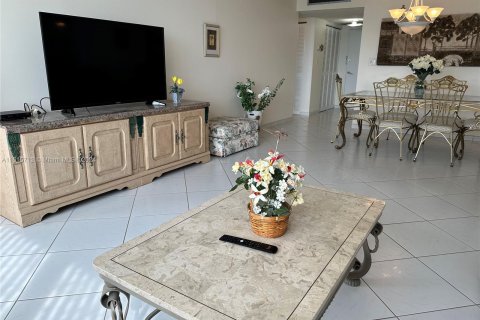 Condo in Hallandale Beach, Florida, 1 bedroom  № 1291302 - photo 7