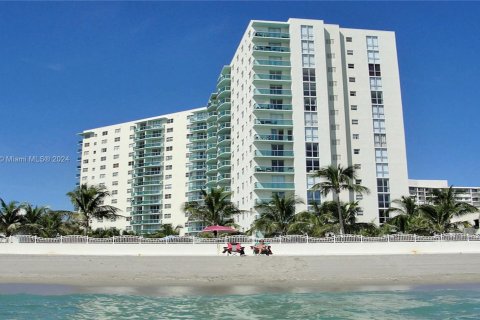 Copropriété à vendre à Hollywood, Floride: 1 chambre, 75.44 m2 № 1291346 - photo 24