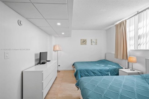 Condo in Hollywood, Florida, 1 bedroom  № 1291346 - photo 15