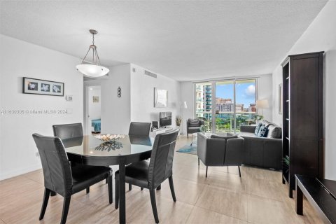 Condo in Hollywood, Florida, 1 bedroom  № 1291346 - photo 3