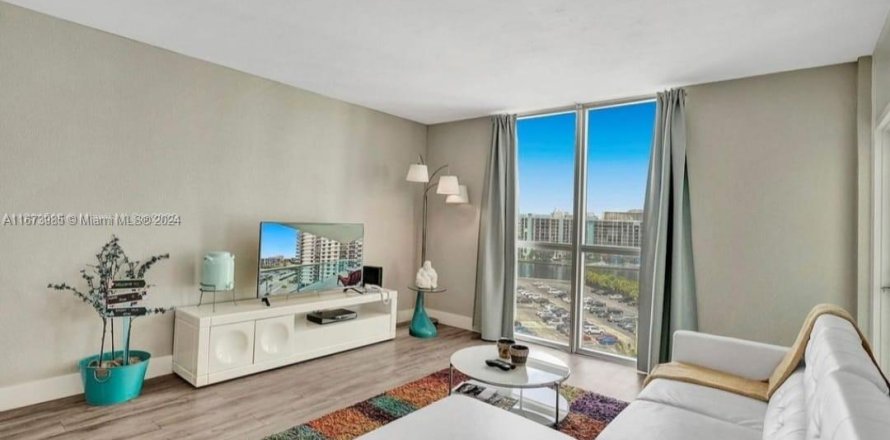 Condominio en Hollywood, Florida, 2 dormitorios  № 1397066