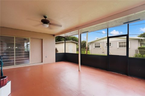 Villa ou maison à vendre à Miami, Floride: 3 chambres № 1397015 - photo 18