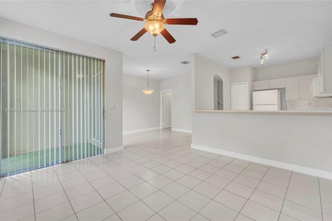 Townhouse in Homestead, Florida 3 bedrooms, 160.91 sq.m. № 1305345 - photo 15