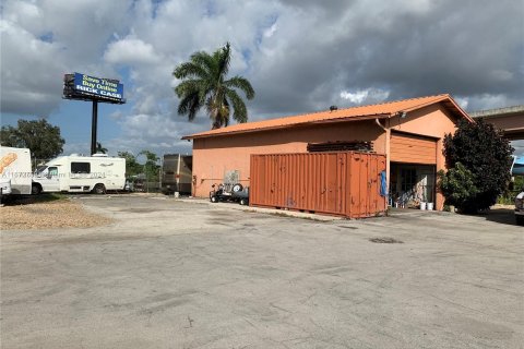 Propiedad comercial en venta en Dania Beach, Florida № 1395221 - foto 8