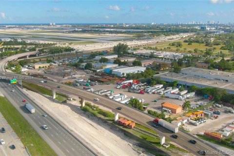 Propiedad comercial en venta en Dania Beach, Florida № 1395221 - foto 2