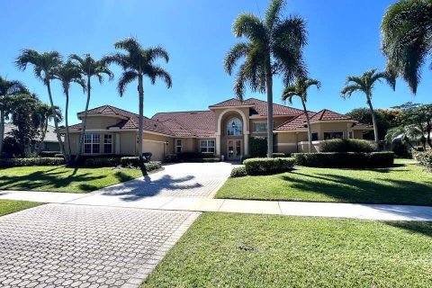 House in Wellington, Florida 3 bedrooms, 359.72 sq.m. № 1029509 - photo 15