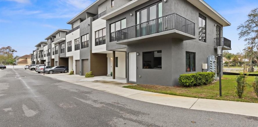 Townhouse in Tampa, Florida 3 bedrooms, 195.84 sq.m. № 1022565