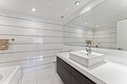 Copropriété à vendre à Miami Beach, Floride: 3 chambres, 144.93 m2 № 1050838 - photo 13