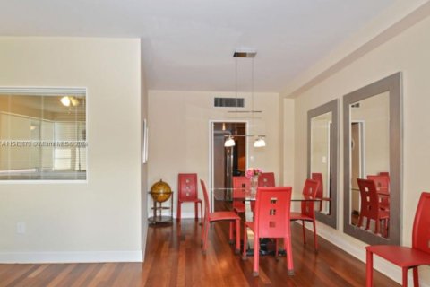 Condo in Miami Beach, Florida, 3 bedrooms  № 1050838 - photo 3