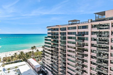 Condo in Miami Beach, Florida, 3 bedrooms  № 1050838 - photo 17